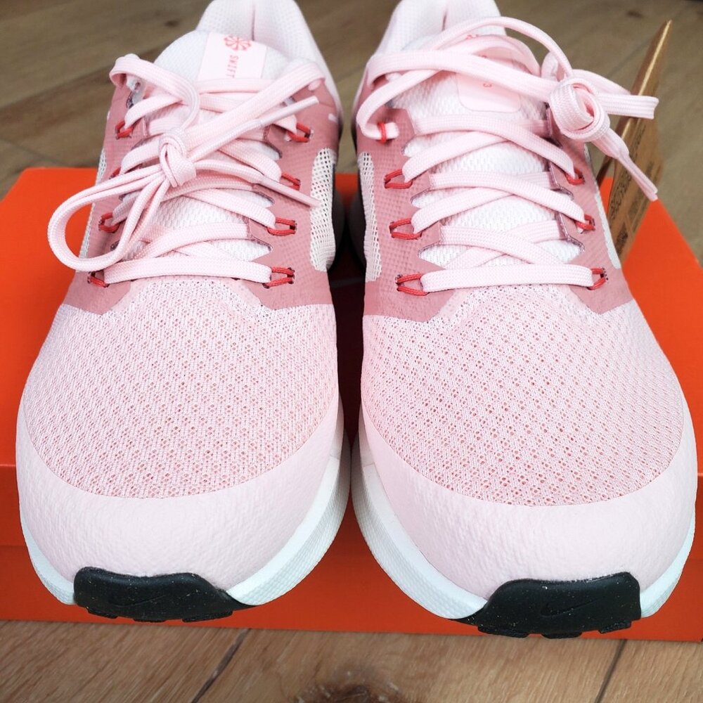 Nike Pink and Black Women's Athletic Running Shoes - Picture 3 of 11